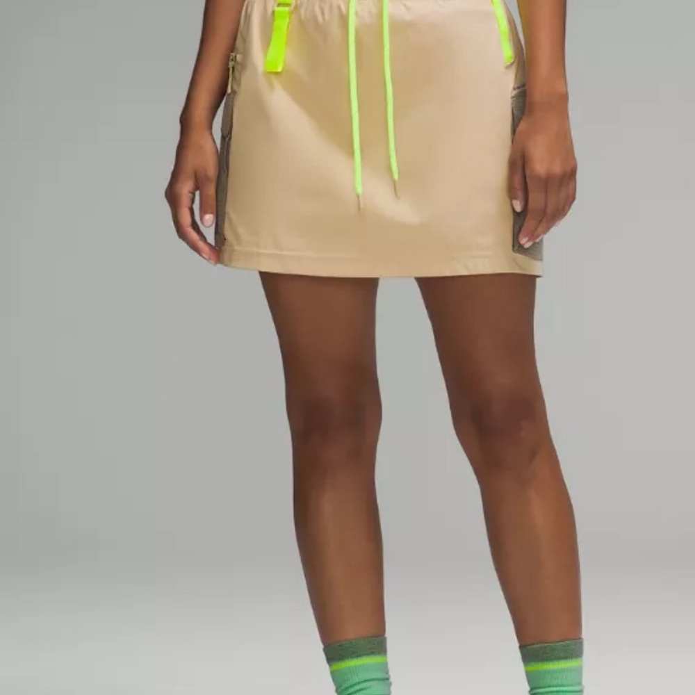 Lululemon Multi-Pocket Cargo High-Rise Skorts size 4 - Picture 3 of 7